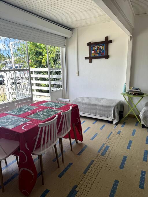 Maison authentique à 300m de la plage Sainte-Anne Esterno foto